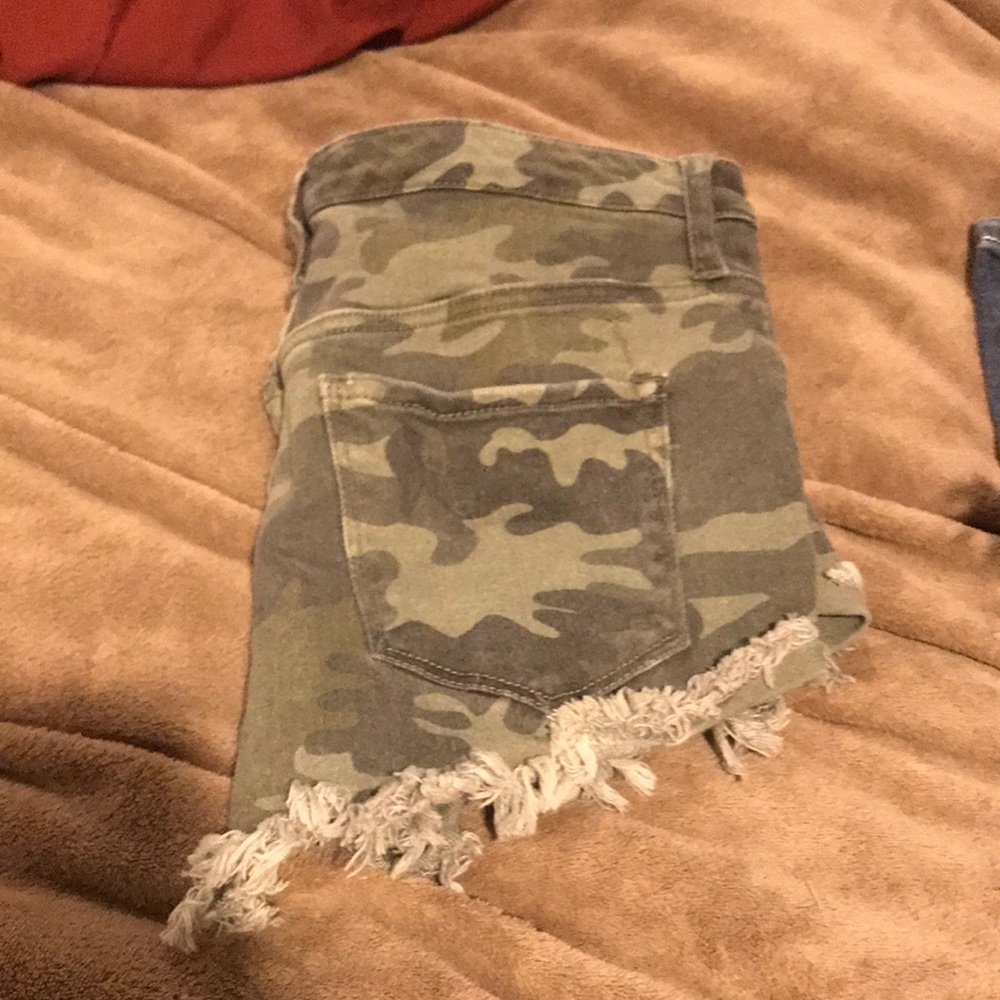 Shorts - Picture 4 of 4